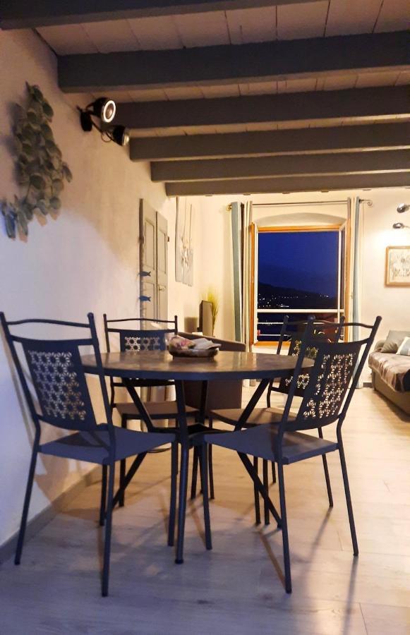 Menton, Centre Historique, Vue Mer Екстериор снимка