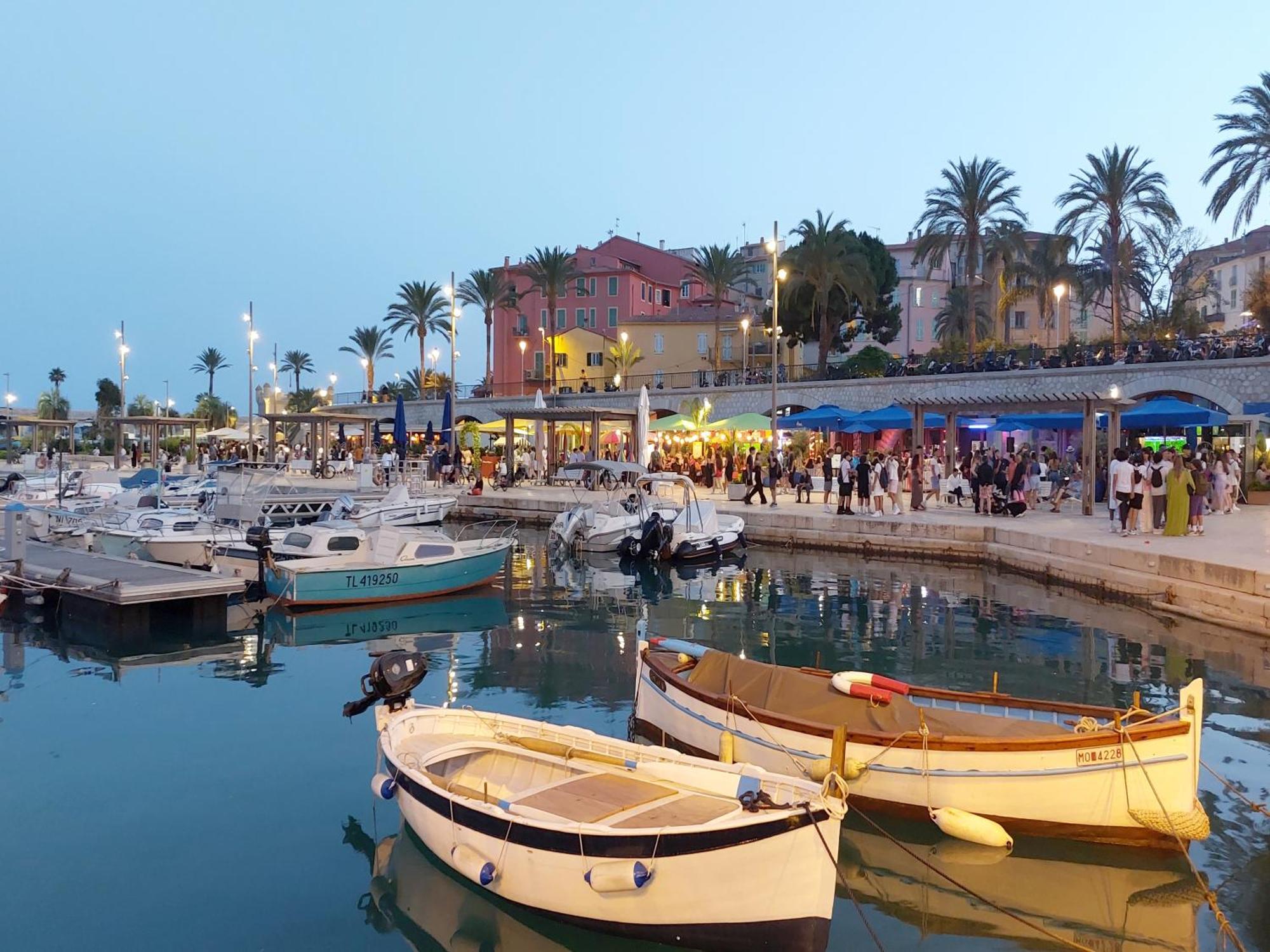 Menton, Centre Historique, Vue Mer Екстериор снимка